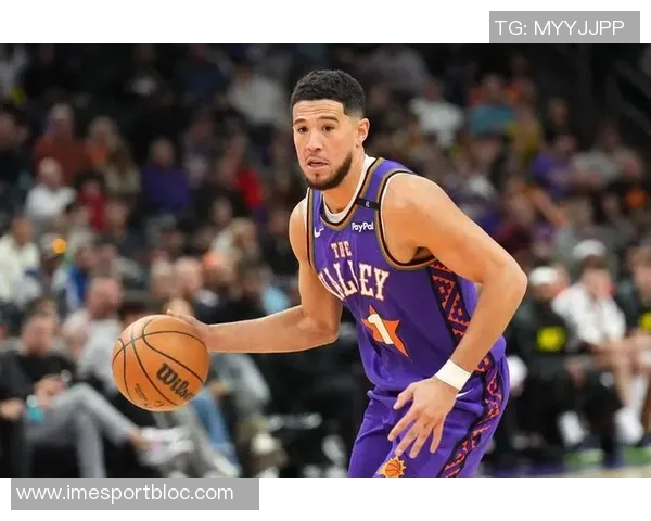 布克强调团队合作的重要性关键时刻每个人都需挺身而出